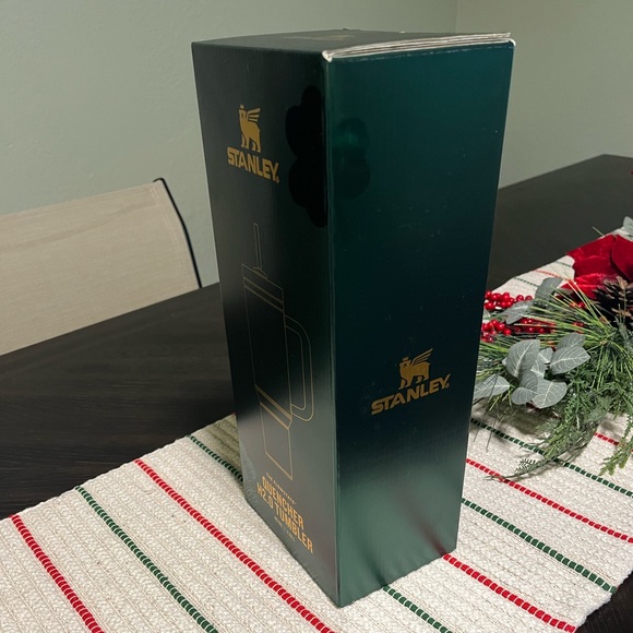 Stanley The St. Patrick's Day Flowstate Quencher 40oz Tumbler - Picture 9 of 9